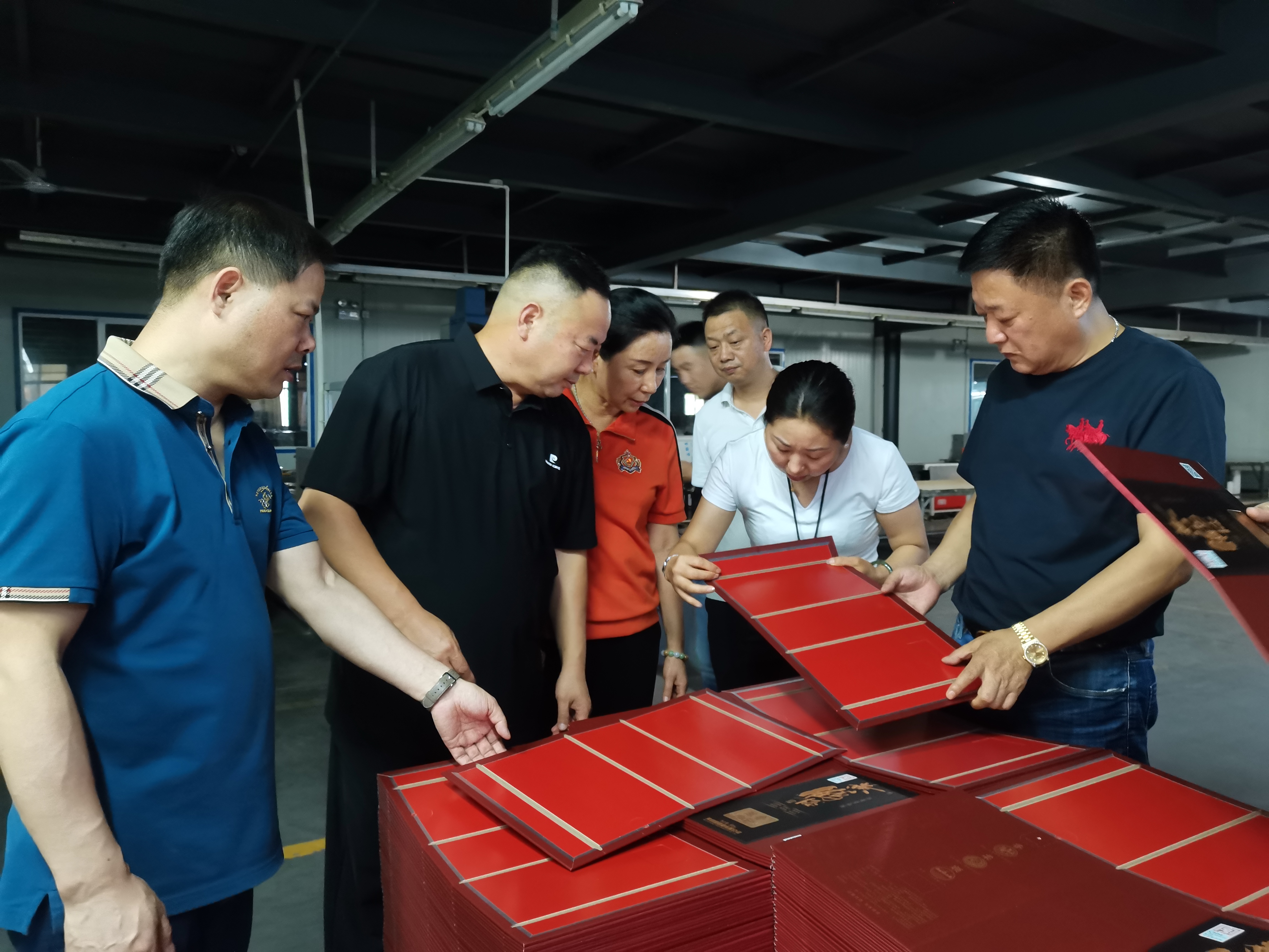 金口酒業(yè)公司董事長(cháng)唐興華到有為公司考察